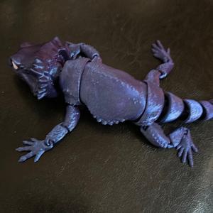 Articulating Bearded Dragon figurine