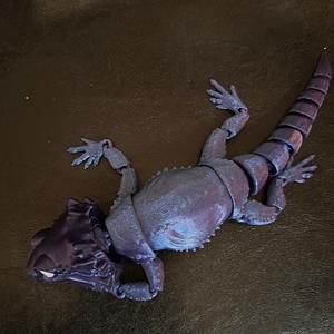 Articulating Bearded Dragon figurine