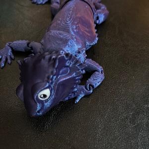 Articulating Bearded Dragon figurine